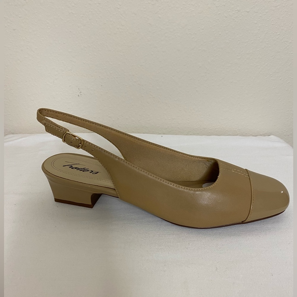 Trotters Dea Nude womens 10 with Adjustable Slingback Strap for a great fit NWOT